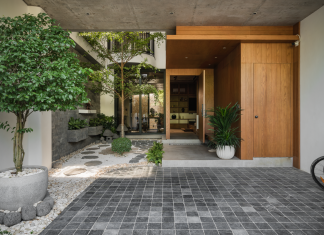 Vườn cây xanh ẩn trong nhà phố có mặt tiền vát chéo