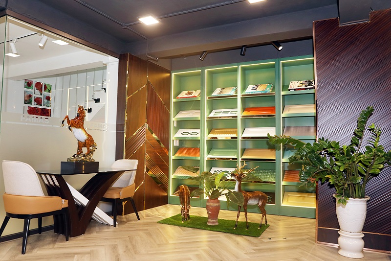 Chuyên gia nội thất Vạn An Decor tư vấn thiết kế thi công cho khách hàng"